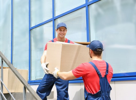 Moving van and apartment access in Wembleypark during relocation